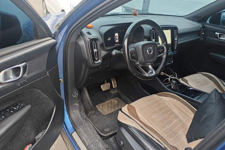 Used Volvo XC40 New Energy 2021 P8 Pure Electric All-Wheel Drive Smart Luxury Sport Edition Interior 3