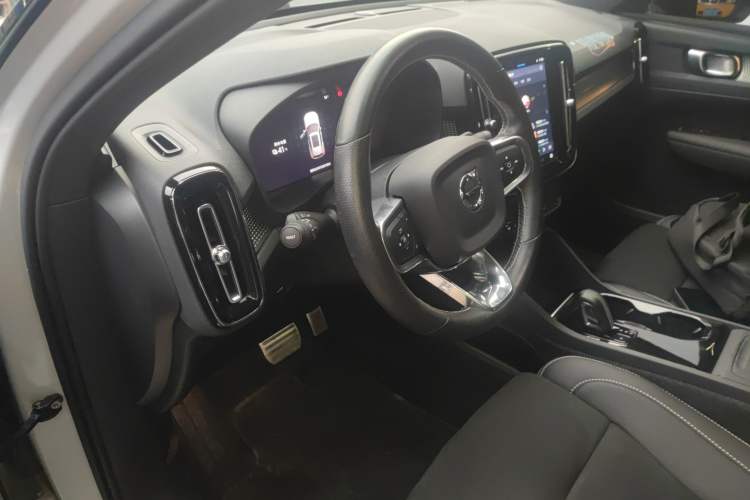 Used Volvo XC40 New Energy 2021 P8 Pure Electric All-Wheel Drive Smart Luxury Sport Edition Interior 3
