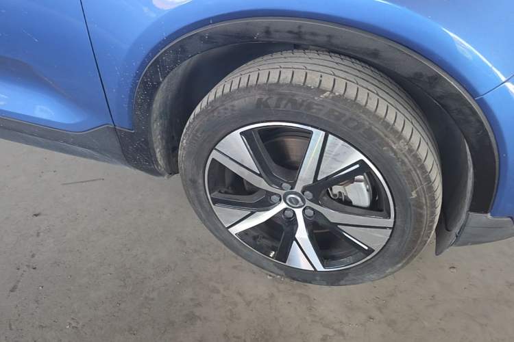 Used Volvo XC40 New Energy 2021 P8 Pure Electric All-Wheel Drive Smart Luxury Sport Edition Right Front Wheel Hub