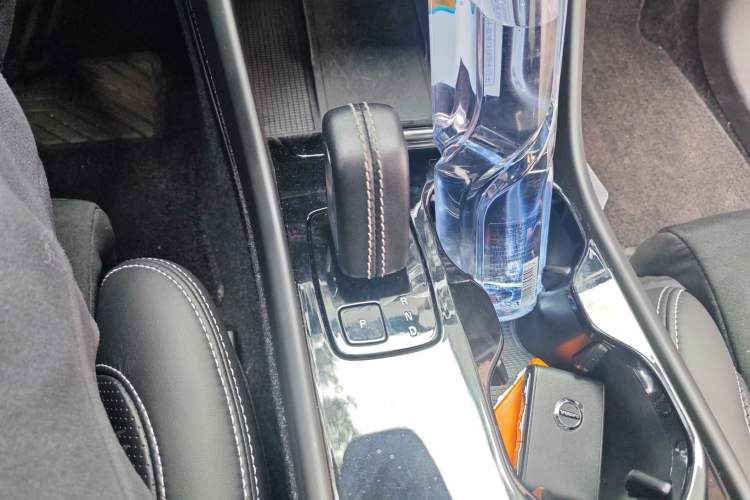 Used Volvo XC40 New Energy 2021 P8 Pure Electric All-Wheel Drive Smart Luxury Sport Edition Gear Lever