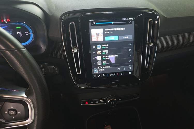 Used Volvo XC40 New Energy 2021 P8 Pure Electric All-Wheel Drive Smart Luxury Sport Edition Audio And AC Panel