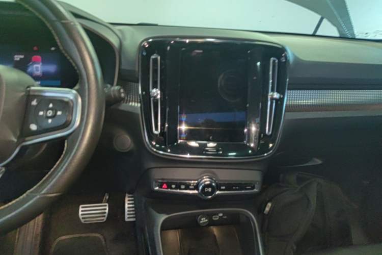 Used Volvo XC40 New Energy 2021 P8 Pure Electric All-Wheel Drive Smart Luxury Sport Edition Audio And AC Panel