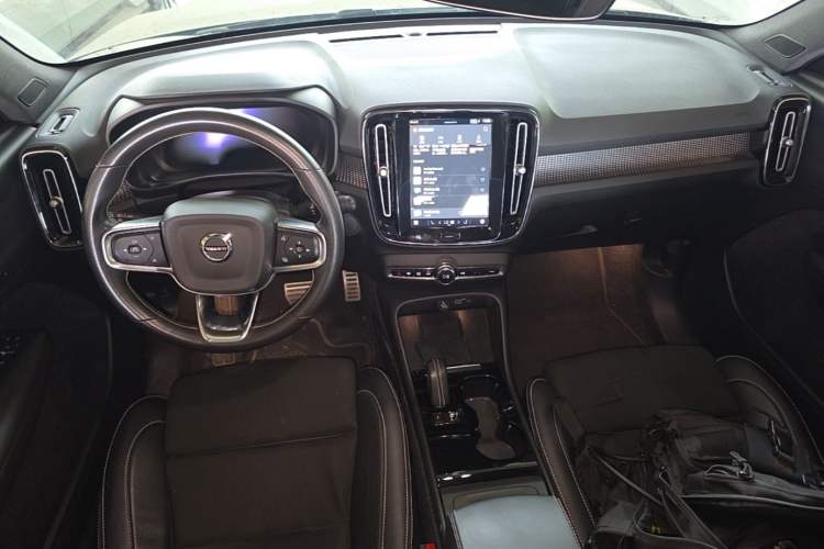 Used Volvo XC40 New Energy 2021 P8 Pure Electric All-Wheel Drive Smart Luxury Sport Edition Center Console