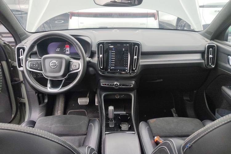 Used Volvo XC40 New Energy 2021 P8 Pure Electric All-Wheel Drive Smart Luxury Sport Edition Center Console