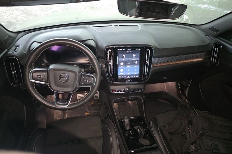 Used Volvo XC40 New Energy 2021 P8 Pure Electric All-Wheel Drive Smart Luxury Sport Edition Center Console