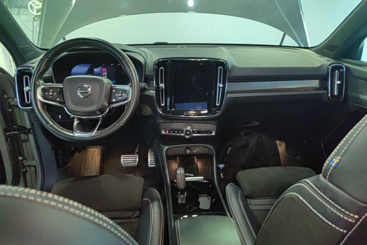 Used Volvo XC40 New Energy 2021 P8 Pure Electric All-Wheel Drive Smart Luxury Sport Edition Center Console
