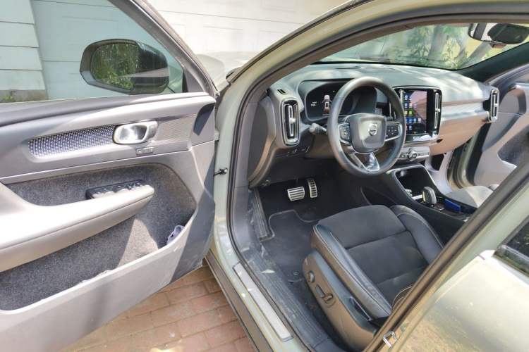 Used Volvo XC40 New Energy 2021 P8 Pure Electric All-Wheel Drive Smart Luxury Sport Edition Driver Seat