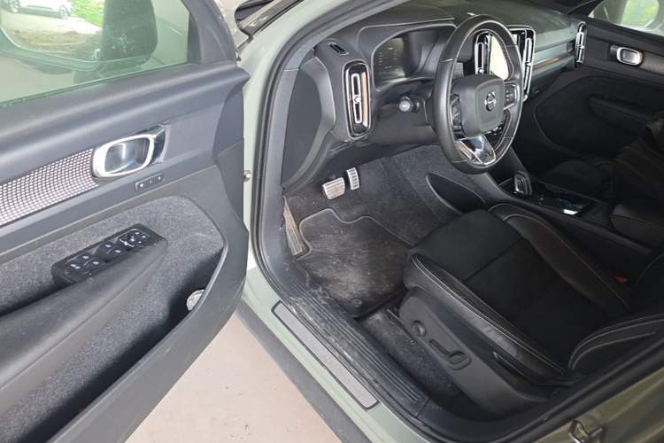 Used Volvo XC40 New Energy 2021 P8 Pure Electric All-Wheel Drive Smart Luxury Sport Edition Driver Seat