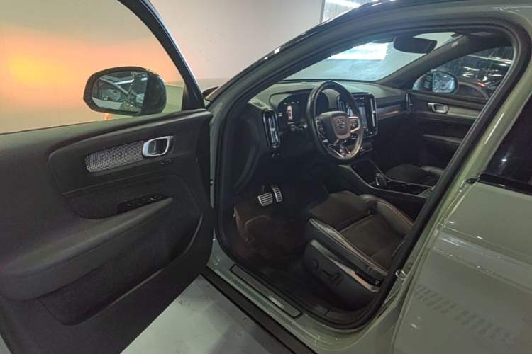 Used Volvo XC40 New Energy 2021 P8 Pure Electric All-Wheel Drive Smart Luxury Sport Edition Driver Seat