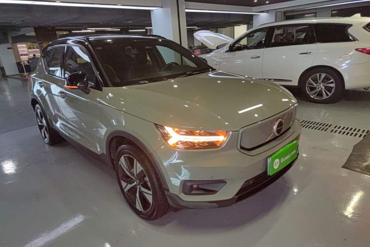 Used Volvo XC40 New Energy 2021 P8 Pure Electric All-Wheel Drive Smart Luxury Sport Edition Front Right 45 Deg