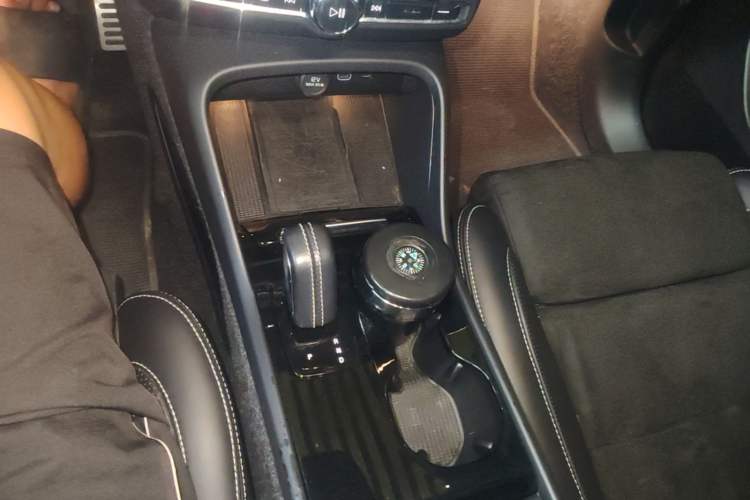Used Volvo XC40 New Energy 2021 P8 Pure Electric All-Wheel Drive Smart Luxury Sport Edition Gear Lever