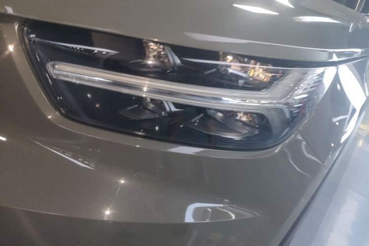 Used Volvo XC40 New Energy 2021 P8 Pure Electric All-Wheel Drive Smart Luxury Sport Edition Left Front Headlight