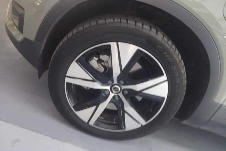 Used Volvo XC40 New Energy 2021 P8 Pure Electric All-Wheel Drive Smart Luxury Sport Edition Left Front Wheel Hub
