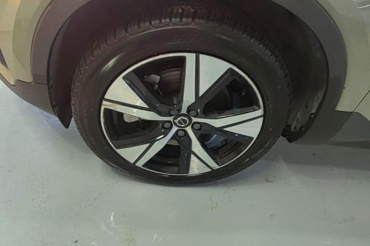 Used Volvo XC40 New Energy 2021 P8 Pure Electric All-Wheel Drive Smart Luxury Sport Edition Left Front Wheel Hub