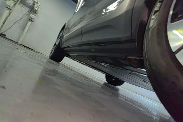 Used Volvo XC40 New Energy 2021 P8 Pure Electric All-Wheel Drive Smart Luxury Sport Edition Left Side Sill