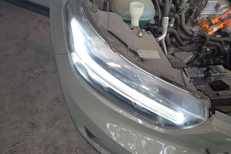 Used Volvo XC40 New Energy 2021 P8 Pure Electric All-Wheel Drive Smart Luxury Sport Edition Right Front Headlight