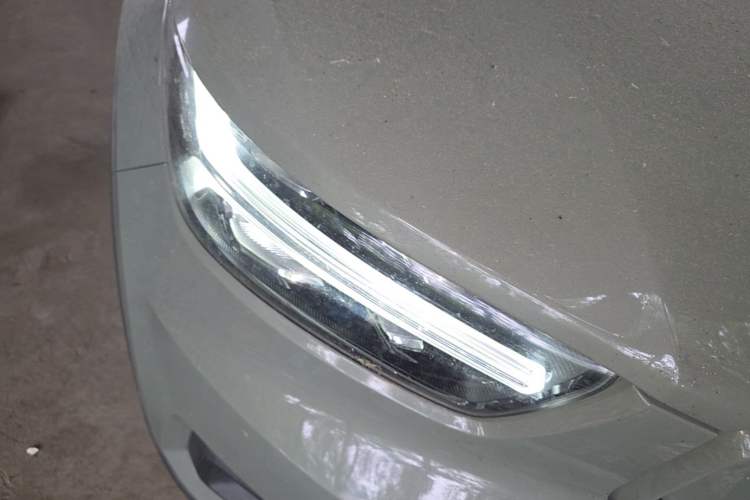 Used Volvo XC40 New Energy 2021 P8 Pure Electric All-Wheel Drive Smart Luxury Sport Edition Right Front Headlight