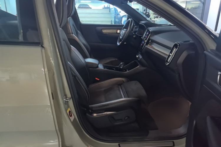 Used Volvo XC40 New Energy 2021 P8 Pure Electric All-Wheel Drive Smart Luxury Sport Edition Right Front Seat