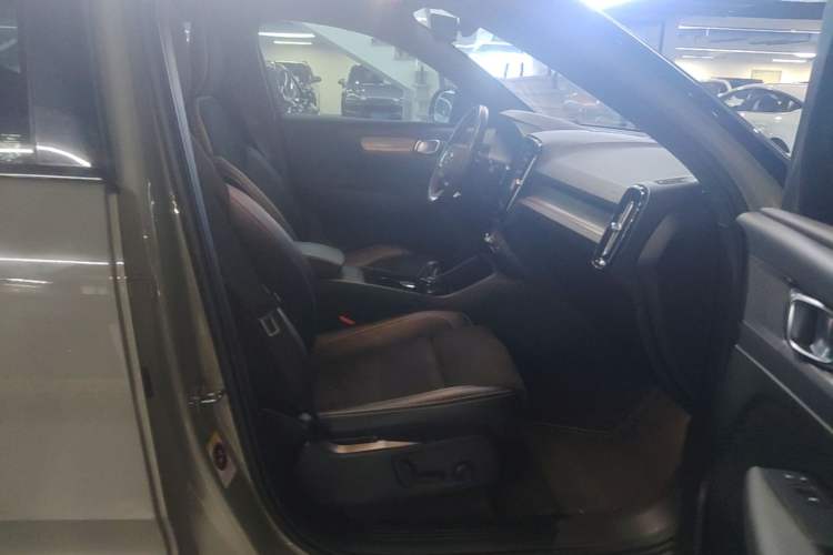Used Volvo XC40 New Energy 2021 P8 Pure Electric All-Wheel Drive Smart Luxury Sport Edition Right Front Seat