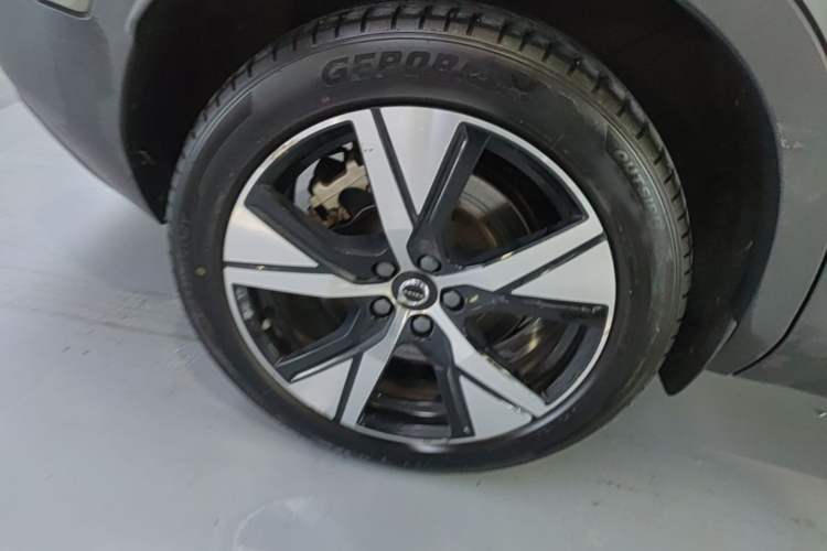 Used Volvo XC40 New Energy 2021 P8 Pure Electric All-Wheel Drive Smart Luxury Sport Edition Right Rear Wheel Hub