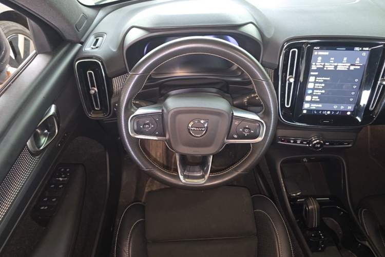 Used Volvo XC40 New Energy 2021 P8 Pure Electric All-Wheel Drive Smart Luxury Sport Edition Steering Wheel