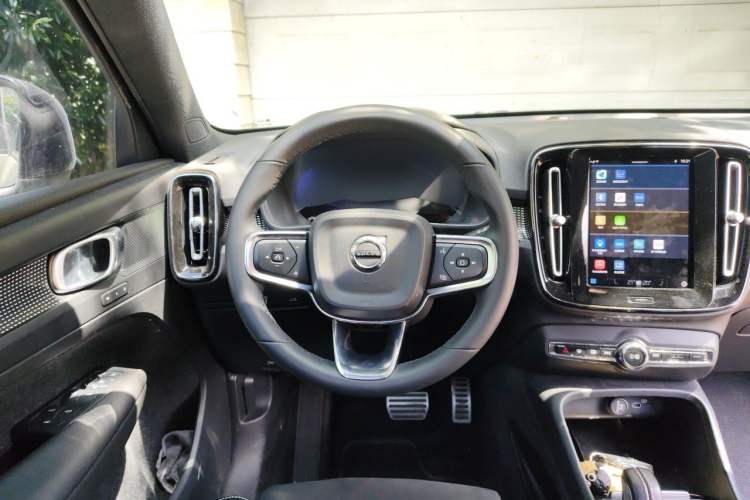 Used Volvo XC40 New Energy 2021 P8 Pure Electric All-Wheel Drive Smart Luxury Sport Edition Steering Wheel