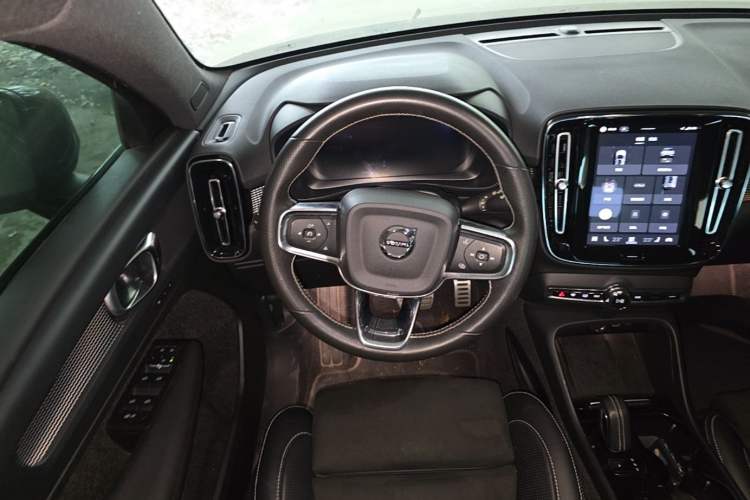 Used Volvo XC40 New Energy 2021 P8 Pure Electric All-Wheel Drive Smart Luxury Sport Edition Steering Wheel