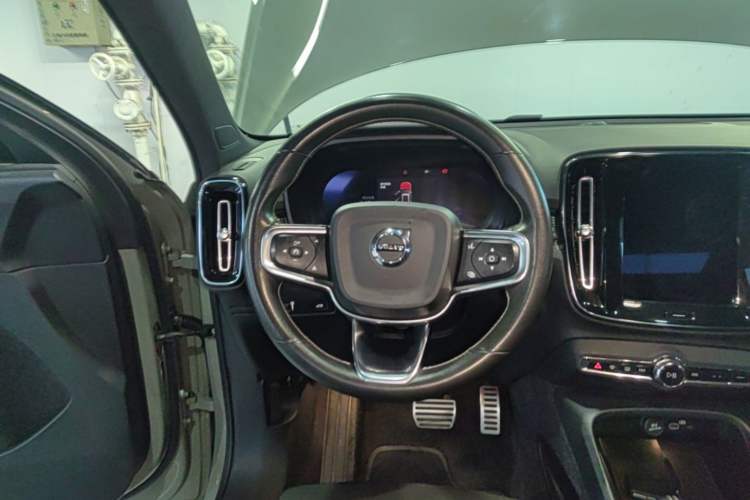 Used Volvo XC40 New Energy 2021 P8 Pure Electric All-Wheel Drive Smart Luxury Sport Edition Steering Wheel