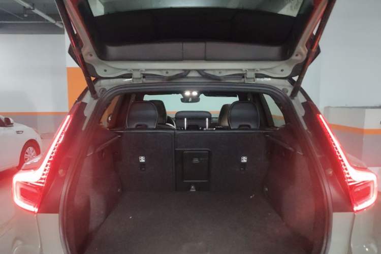 Used Volvo XC40 New Energy 2021 P8 Pure Electric All-Wheel Drive Smart Luxury Sport Edition Trunk