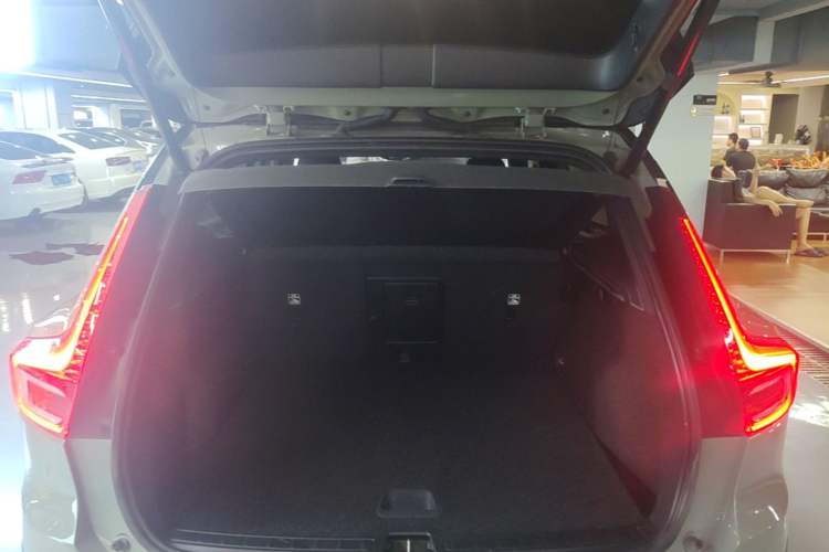 Used Volvo XC40 New Energy 2021 P8 Pure Electric All-Wheel Drive Smart Luxury Sport Edition Trunk