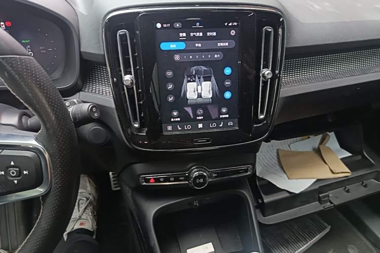 Used Volvo XC40 New Energy 2021 P8 Pure Electric All-Wheel Drive Smart Luxury Sport Edition Audio And AC Panel