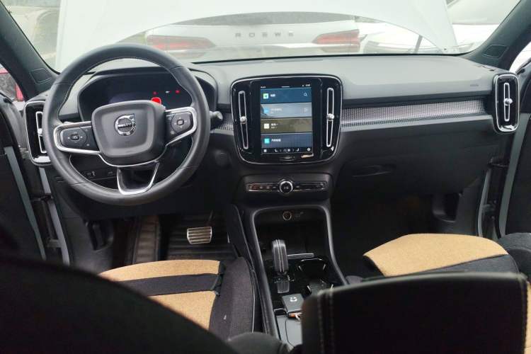 Used Volvo XC40 New Energy 2021 P8 Pure Electric All-Wheel Drive Smart Luxury Sport Edition Center Console