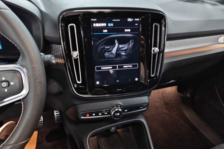 Used Volvo XC40 New Energy 2021 P8 Pure Electric All-Wheel Drive Smart Luxury Sport Edition Audio And AC Panel