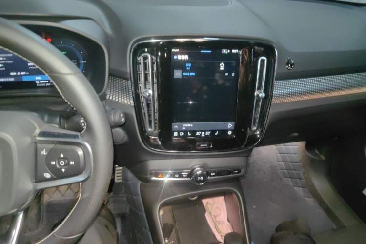 Used Volvo XC40 New Energy 2021 P8 Pure Electric All-Wheel Drive Smart Luxury Sport Edition Audio And AC Panel