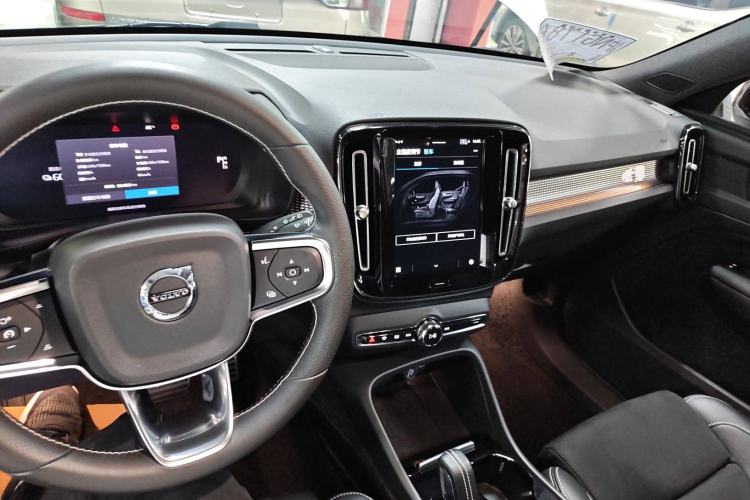 Used Volvo XC40 New Energy 2021 P8 Pure Electric All-Wheel Drive Smart Luxury Sport Edition Center Console