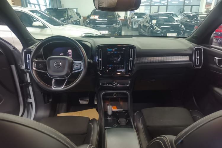 Used Volvo XC40 New Energy 2021 P8 Pure Electric All-Wheel Drive Smart Luxury Sport Edition Center Console