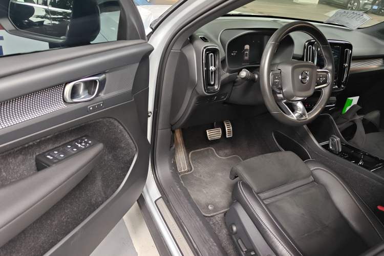 Used Volvo XC40 New Energy 2021 P8 Pure Electric All-Wheel Drive Smart Luxury Sport Edition Driver Seat