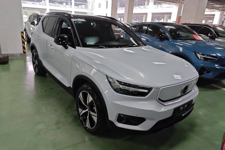 Used Volvo XC40 New Energy 2021 P8 Pure Electric All-Wheel Drive Smart Luxury Sport Edition Front Right 45 Deg