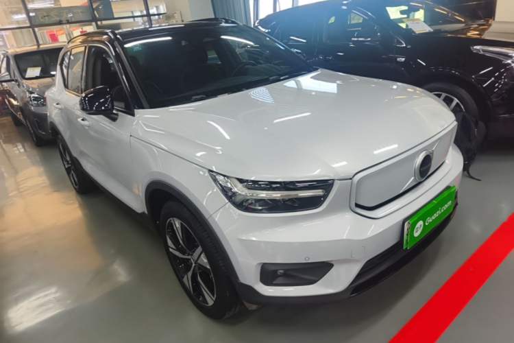 Used Volvo XC40 New Energy 2021 P8 Pure Electric All-Wheel Drive Smart Luxury Sport Edition Front Right 45 Deg