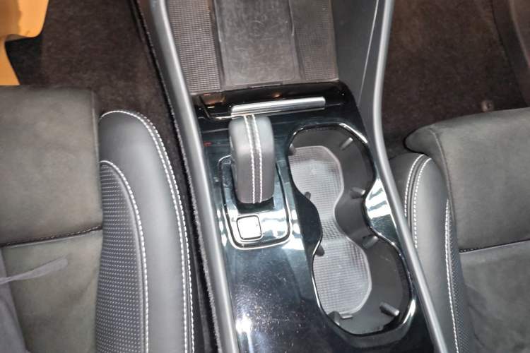 Used Volvo XC40 New Energy 2021 P8 Pure Electric All-Wheel Drive Smart Luxury Sport Edition Gear Lever
