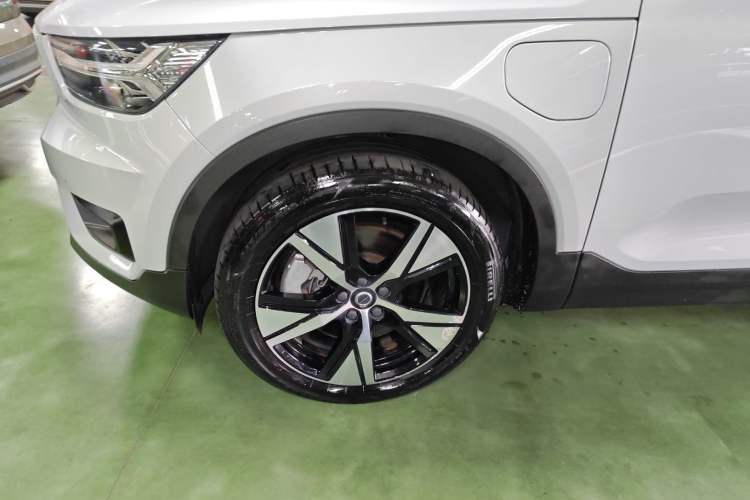 Used Volvo XC40 New Energy 2021 P8 Pure Electric All-Wheel Drive Smart Luxury Sport Edition Left Front Wheel Hub