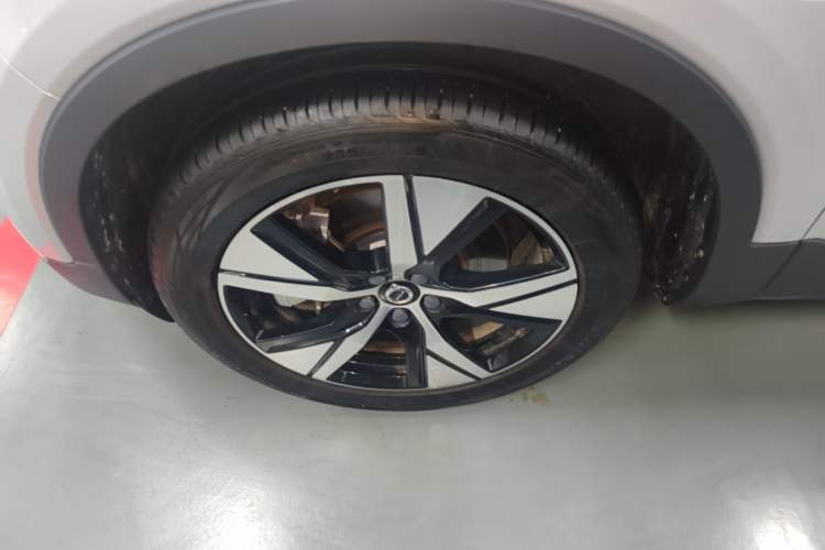 Used Volvo XC40 New Energy 2021 P8 Pure Electric All-Wheel Drive Smart Luxury Sport Edition Left Front Wheel Hub