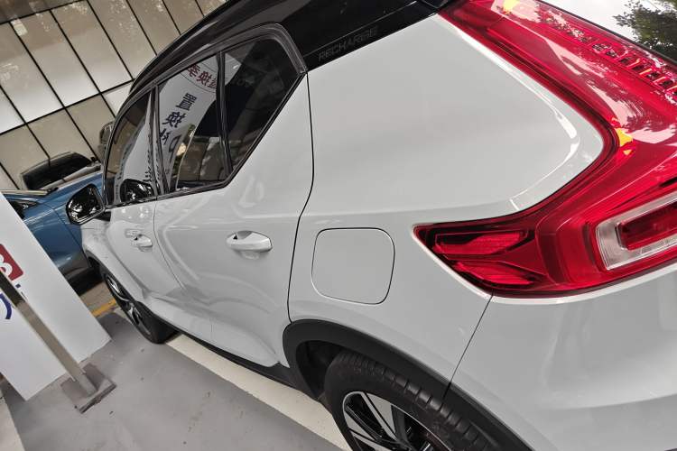 Used Volvo XC40 New Energy 2021 P8 Pure Electric All-Wheel Drive Smart Luxury Sport Edition Left Side