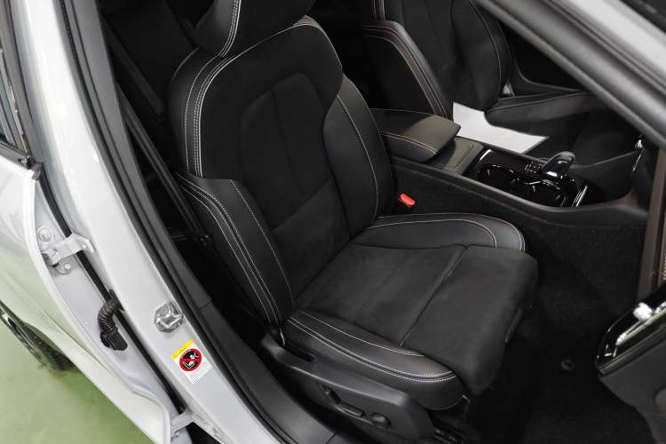 Used Volvo XC40 New Energy 2021 P8 Pure Electric All-Wheel Drive Smart Luxury Sport Edition Right Front Seat