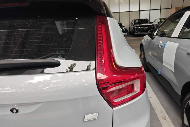 Used Volvo XC40 New Energy 2021 P8 Pure Electric All-Wheel Drive Smart Luxury Sport Edition Right Rear Taillight