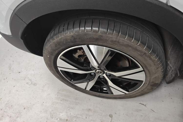 Used Volvo XC40 New Energy 2021 P8 Pure Electric All-Wheel Drive Smart Luxury Sport Edition Right Rear Wheel Hub