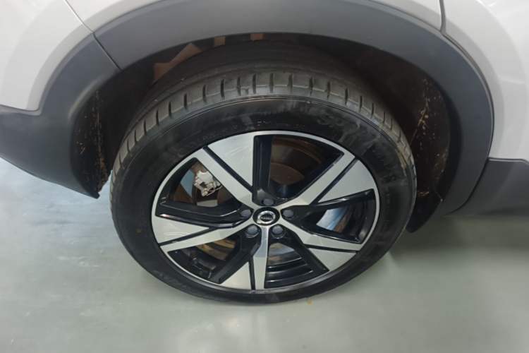 Used Volvo XC40 New Energy 2021 P8 Pure Electric All-Wheel Drive Smart Luxury Sport Edition Right Rear Wheel Hub
