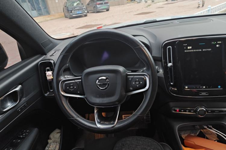 Used Volvo XC40 New Energy 2021 P8 Pure Electric All-Wheel Drive Smart Luxury Sport Edition Steering Wheel