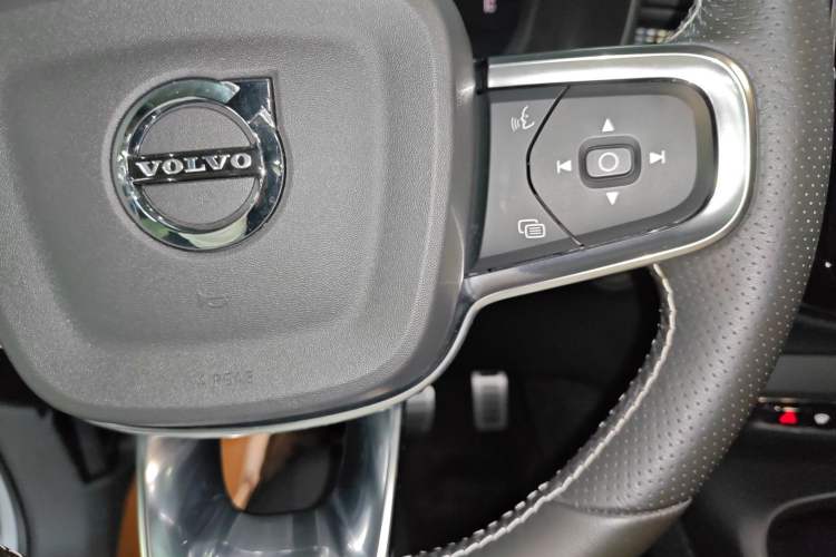 Used Volvo XC40 New Energy 2021 P8 Pure Electric All-Wheel Drive Smart Luxury Sport Edition Vehicle Key