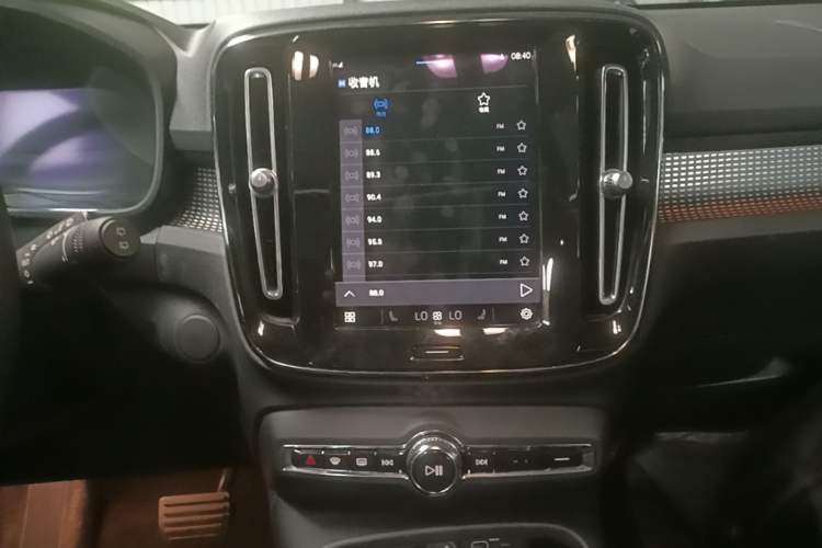Used Volvo XC40 New Energy 2021 P8 Pure Electric All-Wheel Drive Smart Luxury Sport Edition Audio And AC Panel